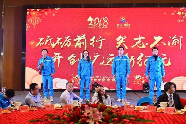 12圖為迎春晚會(huì)三句半《迎春新事——話(huà)說(shuō)我們》.jpg